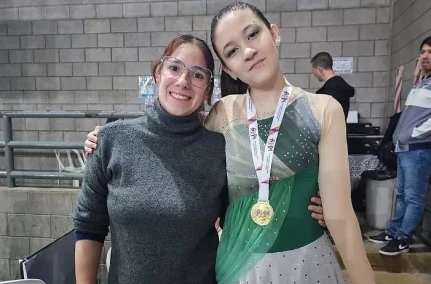 La entrenadora Rocío Ruiz junto a Verona Santos en el torneo.
