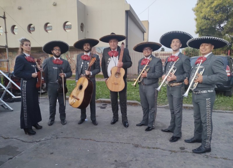 Mariachis Platenses.