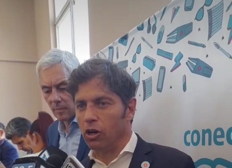 El gobernador Kicillof secundado por Cagliardi.