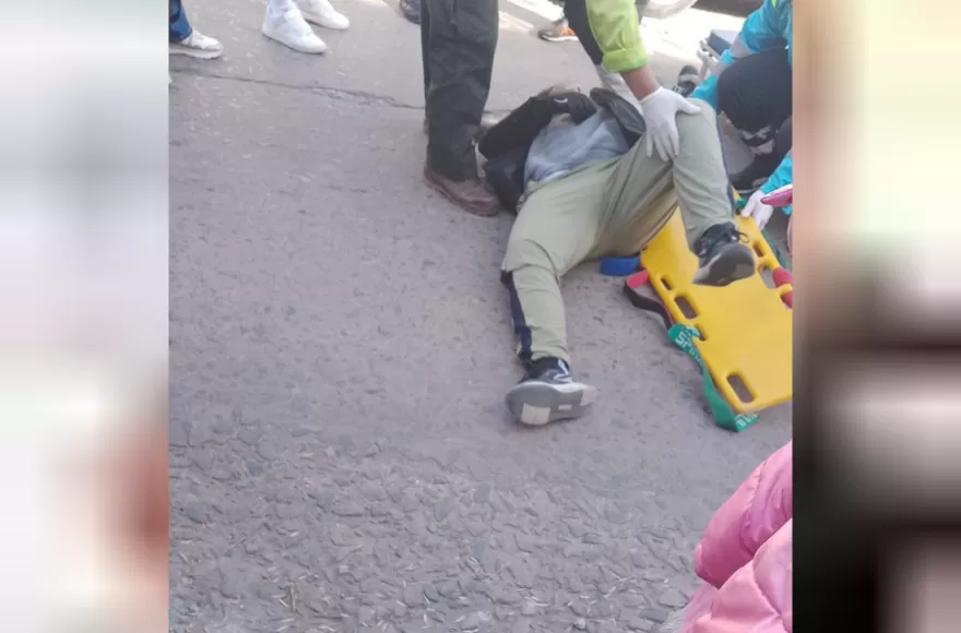 A raíz del hecho, se apersonó personal del SAME para atender al ciclista.