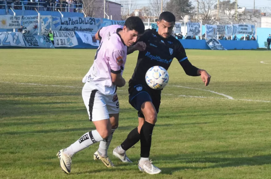 La Villa igualó ante Fénix.