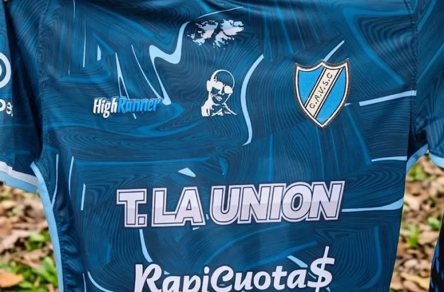 Casaca especial con homenajes.