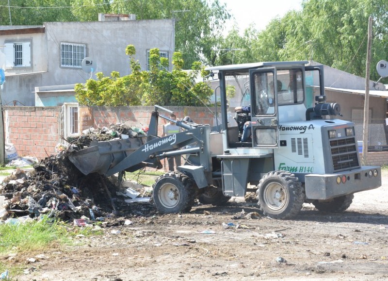 Despliegue de personal y maquinaria municipal.