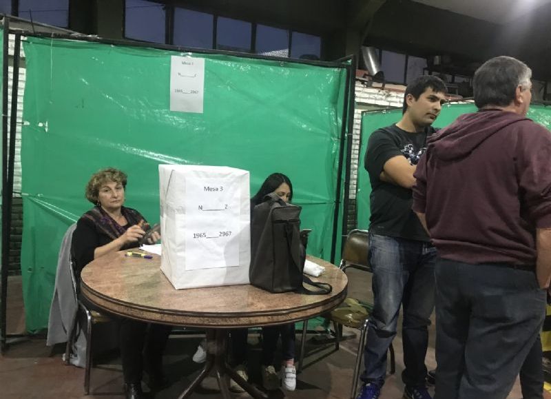 Más de mil votantes se acercaron a emitir su sufragio.