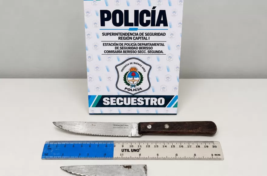  En su poder fueron encontrados dos cuchillos.