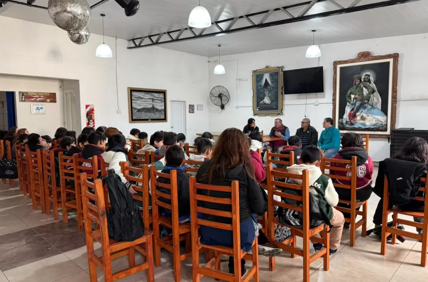 Estudiantes de la Primaria 8 visitaron la sede del CEVECIM.