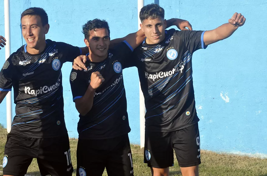 Goles de Padovani y Samaniego.