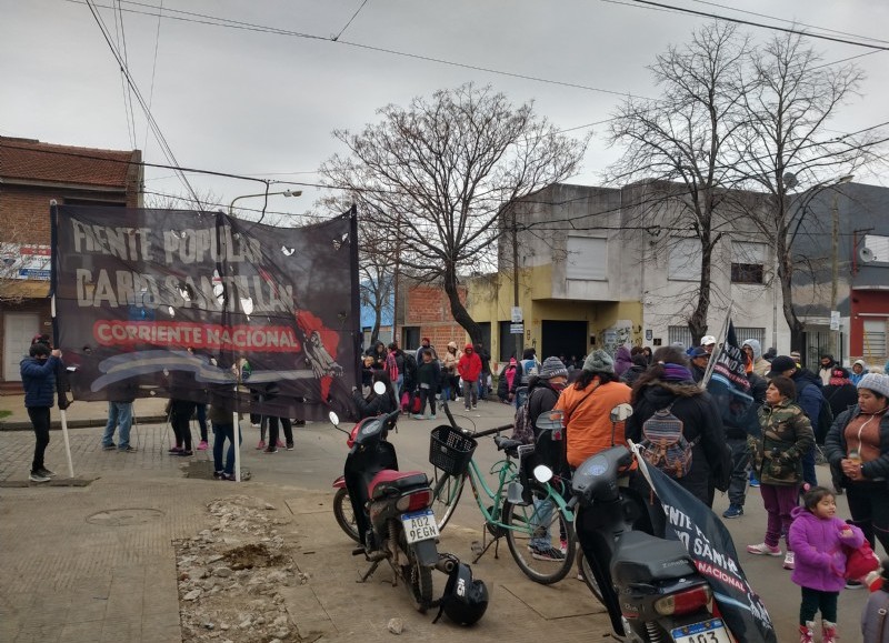 Quejas por el atraso en el incentivo y en la entrega de alimentos para comedores.