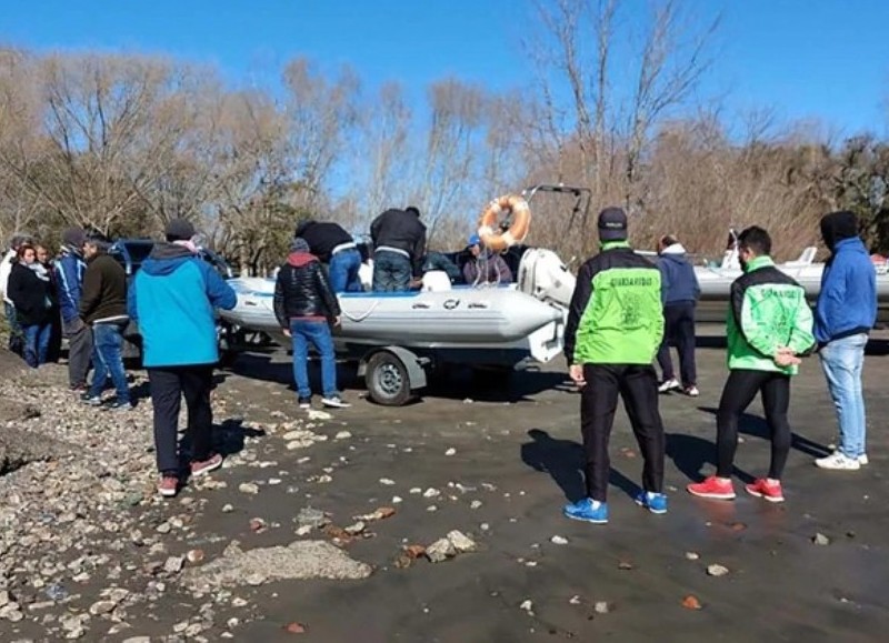 La búsqueda en la zona seguirá mientras tanto por aire y agua en el Río de La Plata", dijo el secretario de Seguridad de Ensenada, Martín Slobodian.
