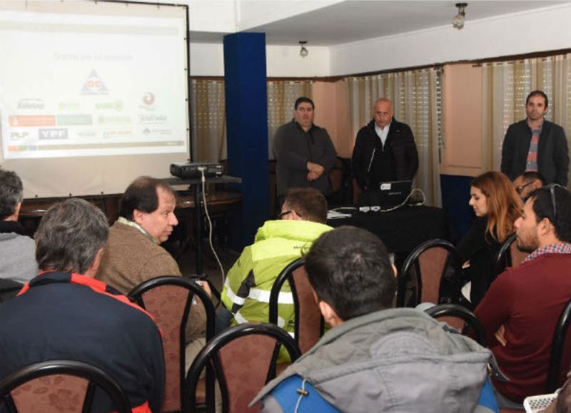 Encuentro en la Sociedad de Bomberos Voluntarios.