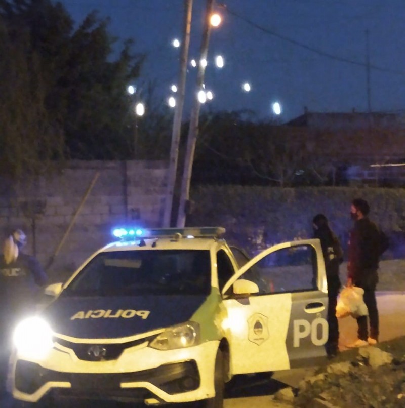 Presencia de bomberos y policial.