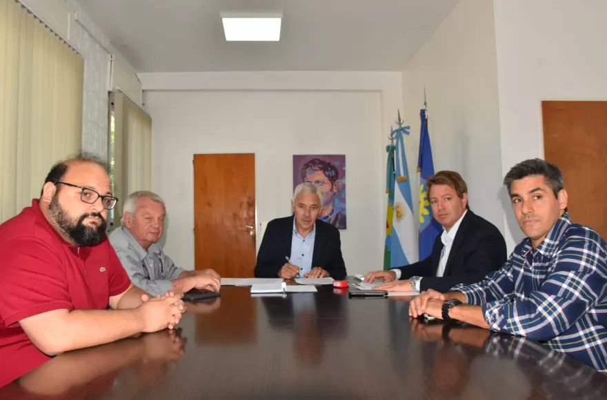 Reunión encabezada por Fabián Cagliardi.