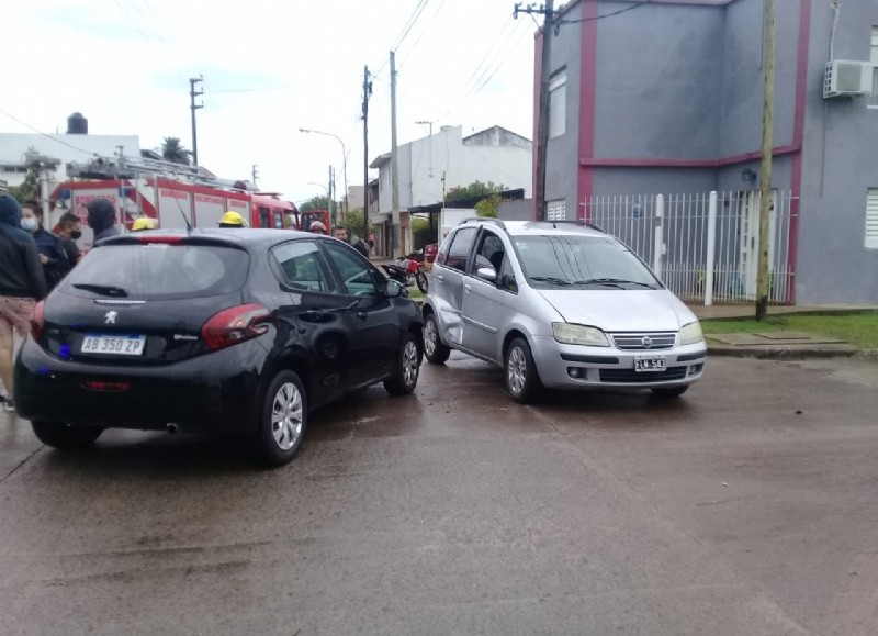 Una mujer debió ser hospitalizada durante la tarde de este domingo como consecuencia de un accidente en la intersección de las calles 17 y 163.