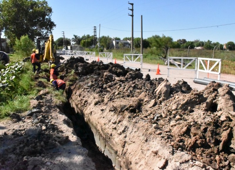 La Secretaría de Obras y Servicios Públicos de la Municipalidad de Berisso, informa que ya se encuentra en marcha la Etapa II de la obra de Recambio y Refuerzo de Cañerías de Red de Distribución de Agua en Avenida 60.