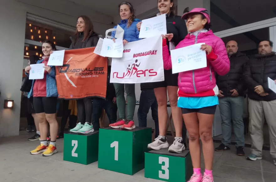 La premiación tras la prueba atlética.