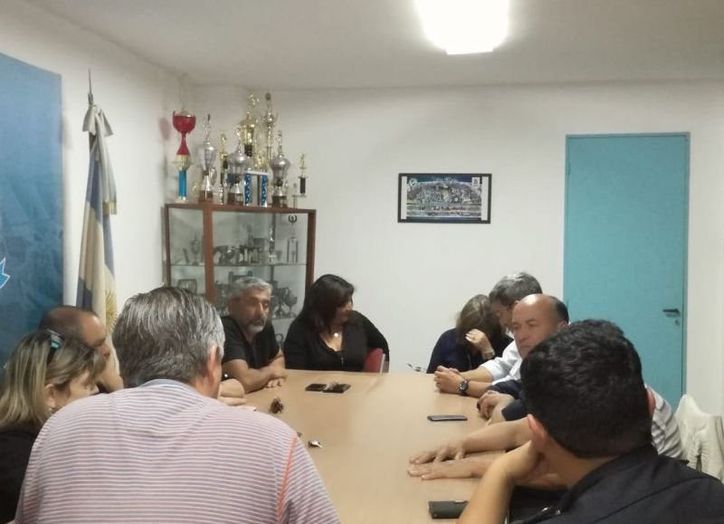 Reunión en la sede de Villa San Carlos.