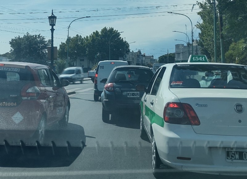 Tras una serie de reparaciones paliativas, en el día de la fecha la empresa ABSA estaría concretando la obra final.