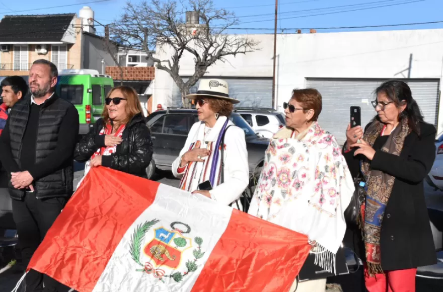 Emotivo acto en la plazoleta Juan Domingo Perón.