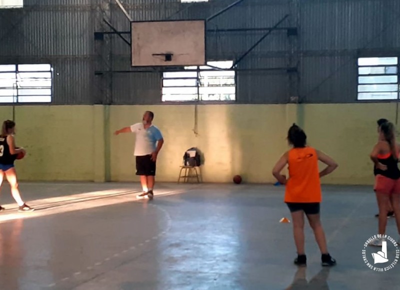 Entrenamientos en el Gimnasio Municipal del Barrio Juan B. Justo.