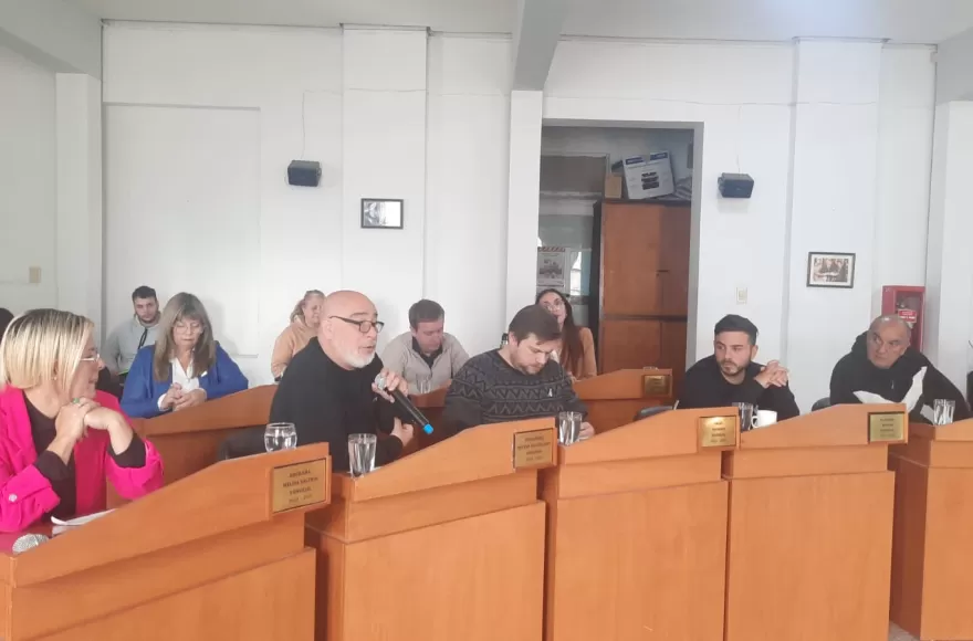 Hubo un extenso y acalorado debate en el recinto.