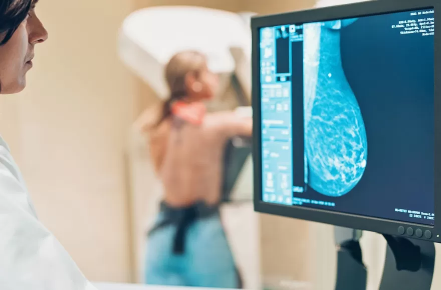 La iniciativa se enmarca en el Mes de Concientización sobre el Cáncer de Mama.