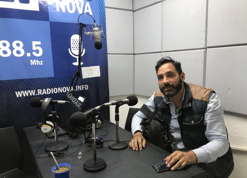 El consejero escolar Quillén Córdoba, en el aire de BerissoCiudad en Radio.