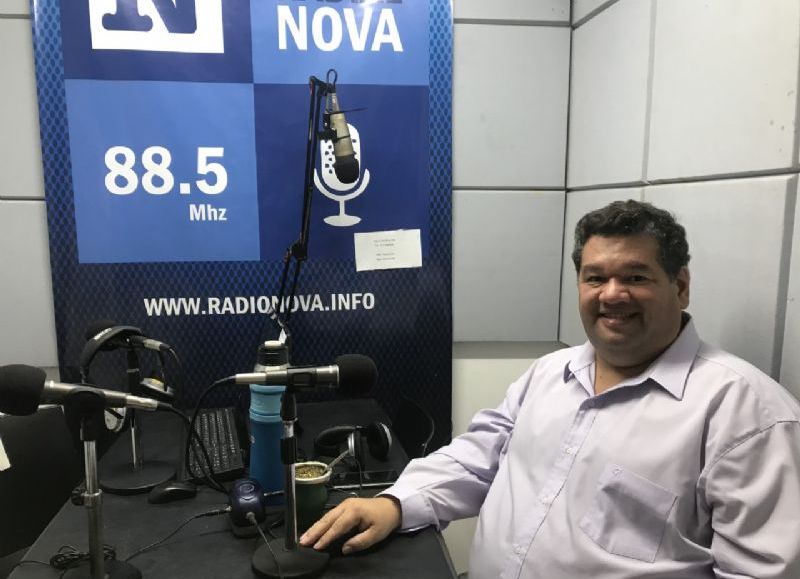 Jorge Nedela en el aire de BerissoCiudad en Radio.