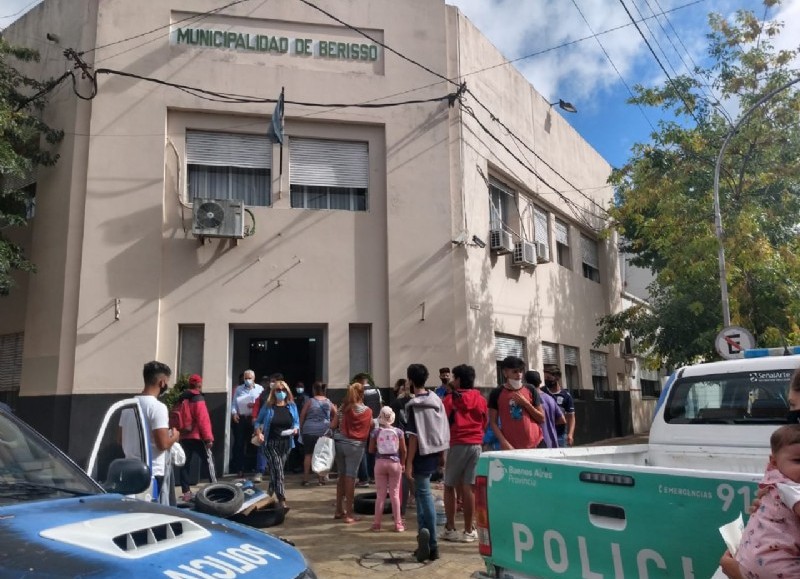 Reclamo en la sede del Ejecutivo local.