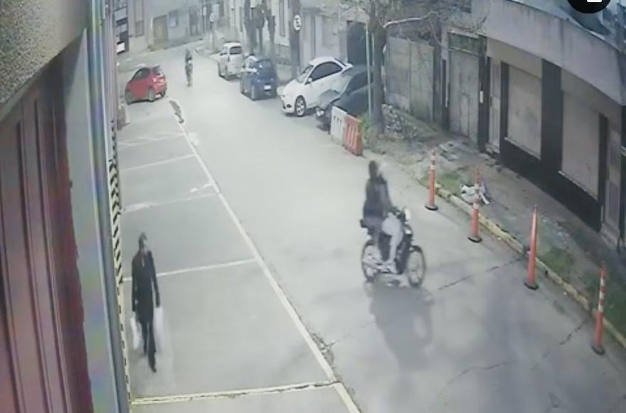 El accionar delictivo quedó registrado en las cámaras de seguridad.