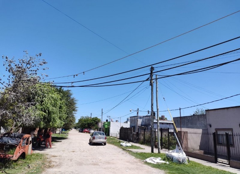 Decenas de vecinos quedaron sin luz.