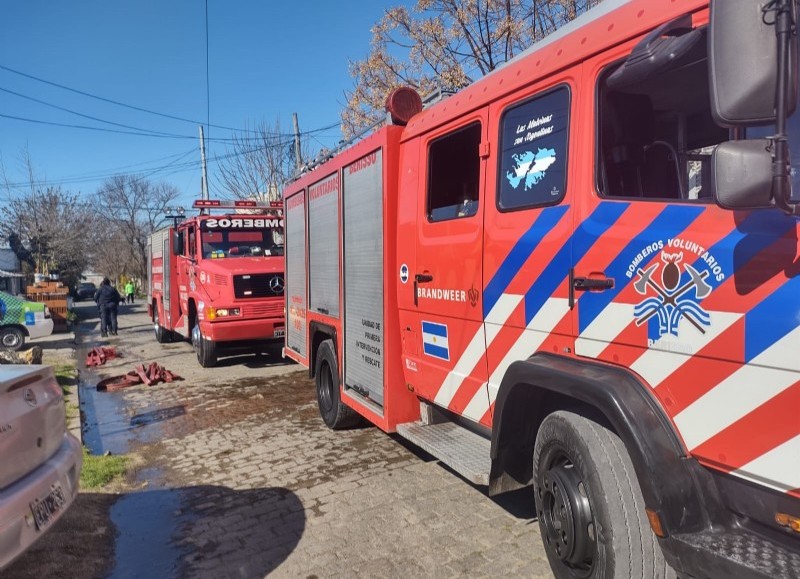 El accionar de los bomberos evitó males mayores.