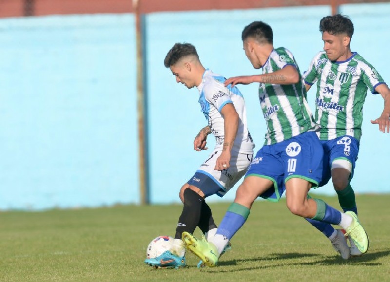 El Celeste sigue sin poder ganar en Berisso.