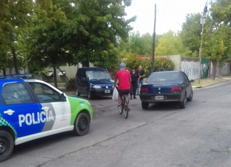 Se vieron involucrados un Peugeot 405 y una Kangoo.