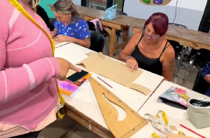 Siguen las clases del taller de costura &ldquo;Entre telas&rdquo;