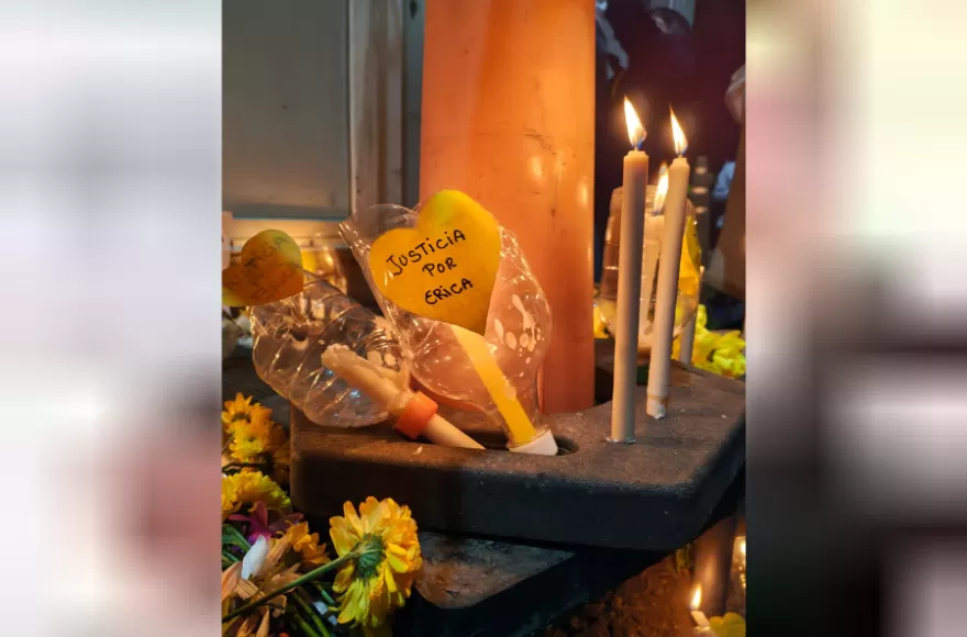 Un altar en recuerdo de Érica.
