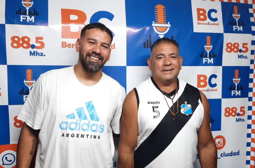  Damián Trindades y Beto Tucumano, organizadores de la iniciativa en homenaje a Maradona.