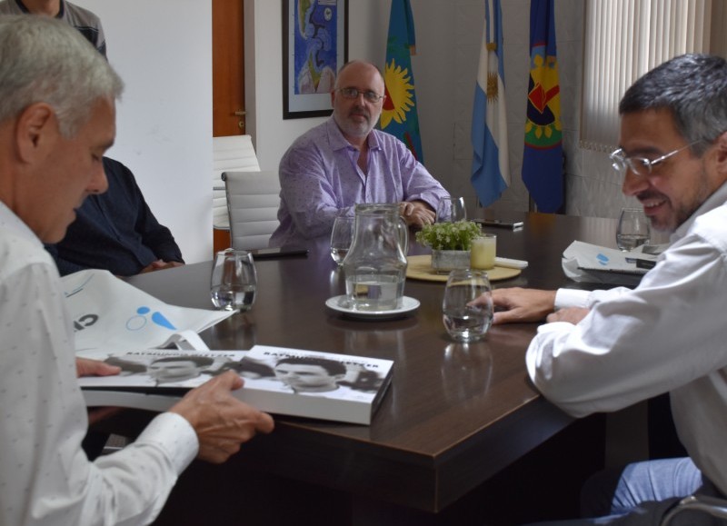 El intendente recibió a autoridades del Instituto.