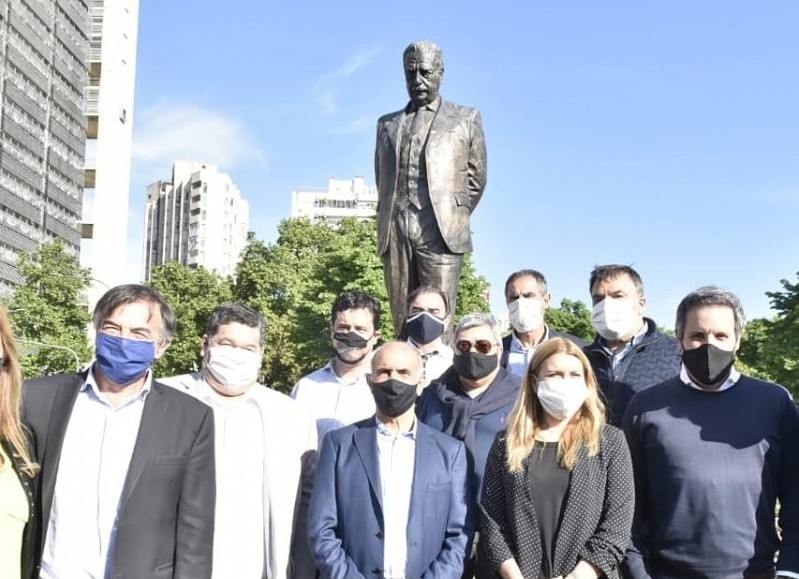 Acto homenaje en la Plaza Moreno de La Plata.