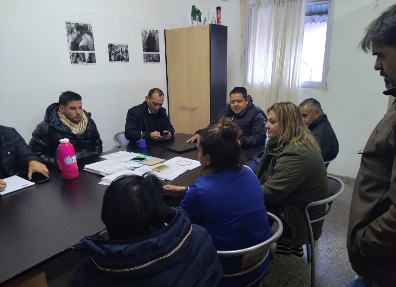 Reunión en la sede de Hogar Social.