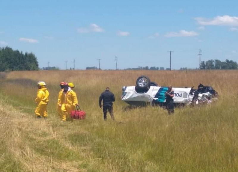 El uniformado fue derivado al Hospital Eustaquio Aristizábal de Coronel Vidal tras ser rescatado por los bomberos que acudieron al lugar del accidente.
