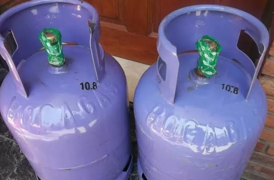 Le robaron hasta la garafa.