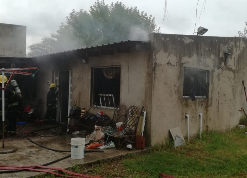 En el lugar trabajaron dos autobombas.