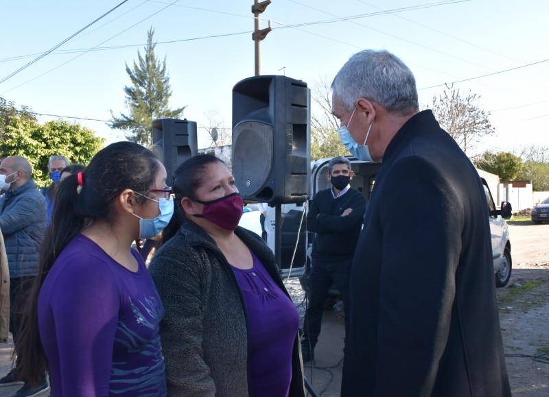 El intendente dialogó con los vecinos.