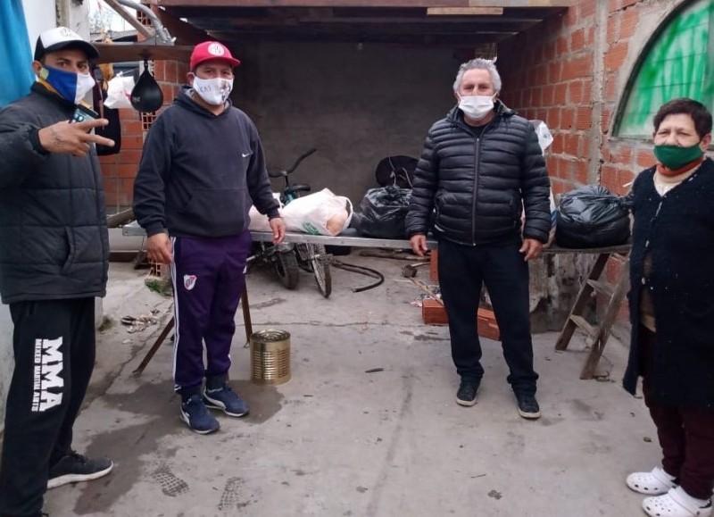 Trabajo a destajo en las barriadas populares.