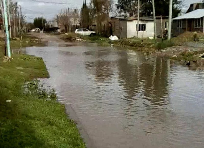 Cesó la lluvia pero el agua no drenó.