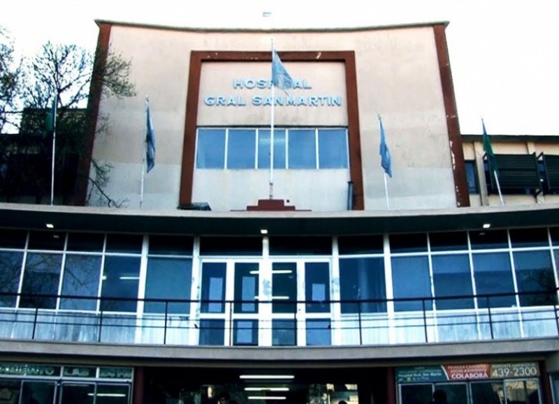 Fue trasladado al Hospital San Martín de La Plata.