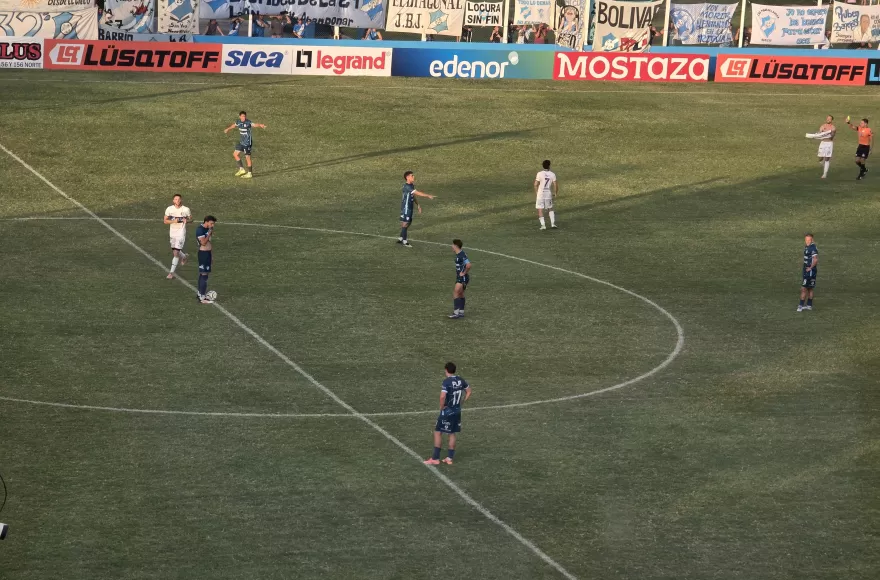 La Villa perdió sobre la hora.