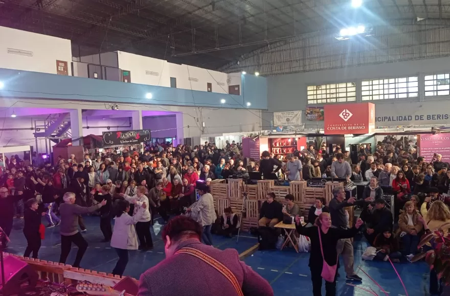 La gente colmó el Gimnasio Municipal.