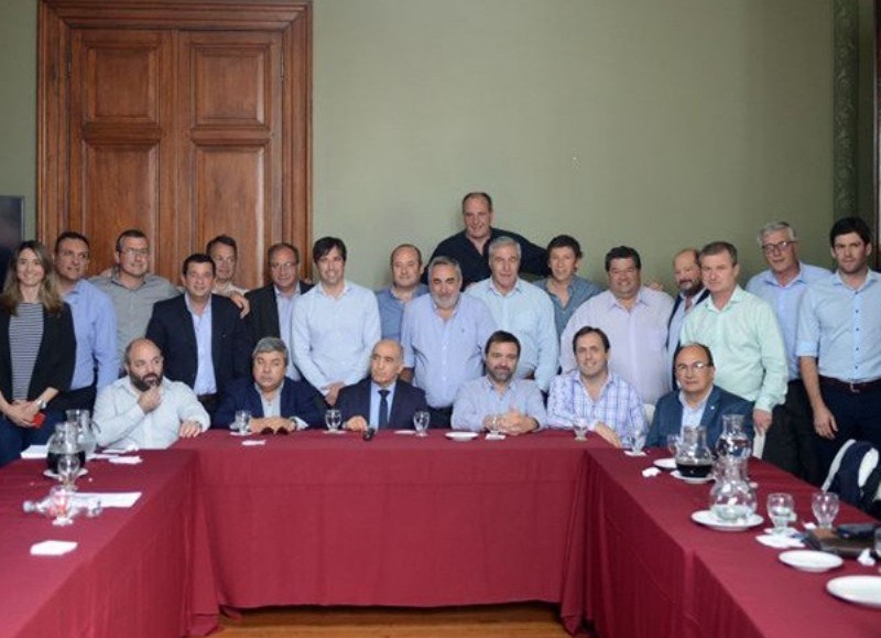 Encuentro en el Senado bonaerense.