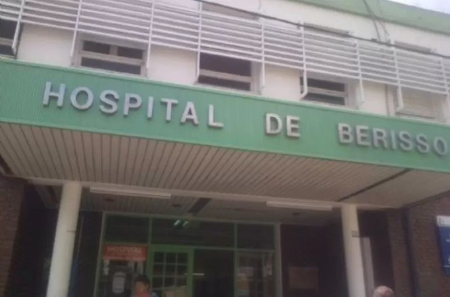 Permanece internado en el Hospital local.